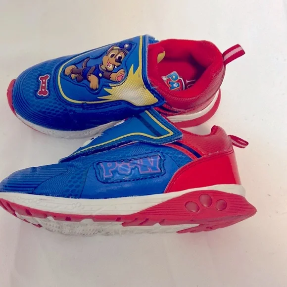 NICKELODEON PAW PATROL CHARACTER LIGHT UP SNEAKERS - Picture 3 of 5